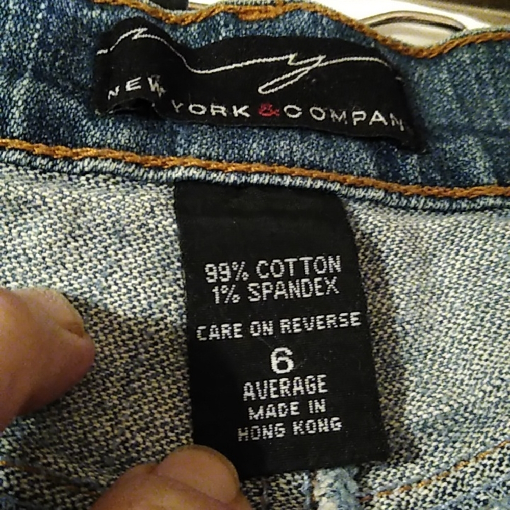 New York and company jean shorts size: 6 Average